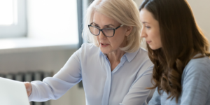 キャリアの長い経理スタッフからの引継ぎ方法